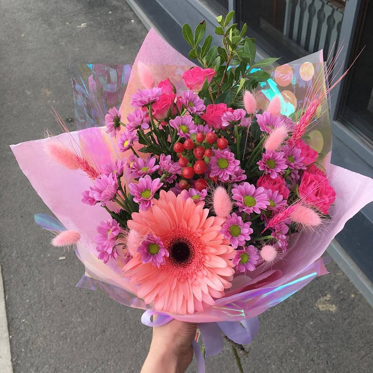 Букет цветов из: Розы, Герберы и Хризантемы в Демино