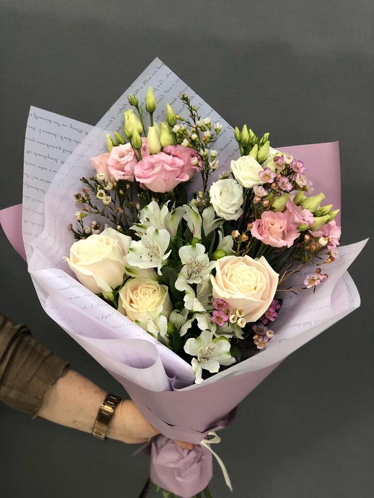 Букет цветов из: Альстромерии, Розы и Лизиантусы в Демино