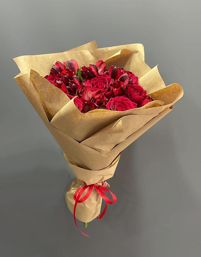 Букет цветов из: Альстромерии и Розы в Демино