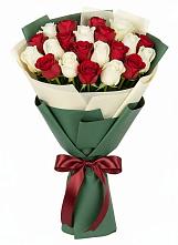 Букет Микс из красных и белых роз в Демино