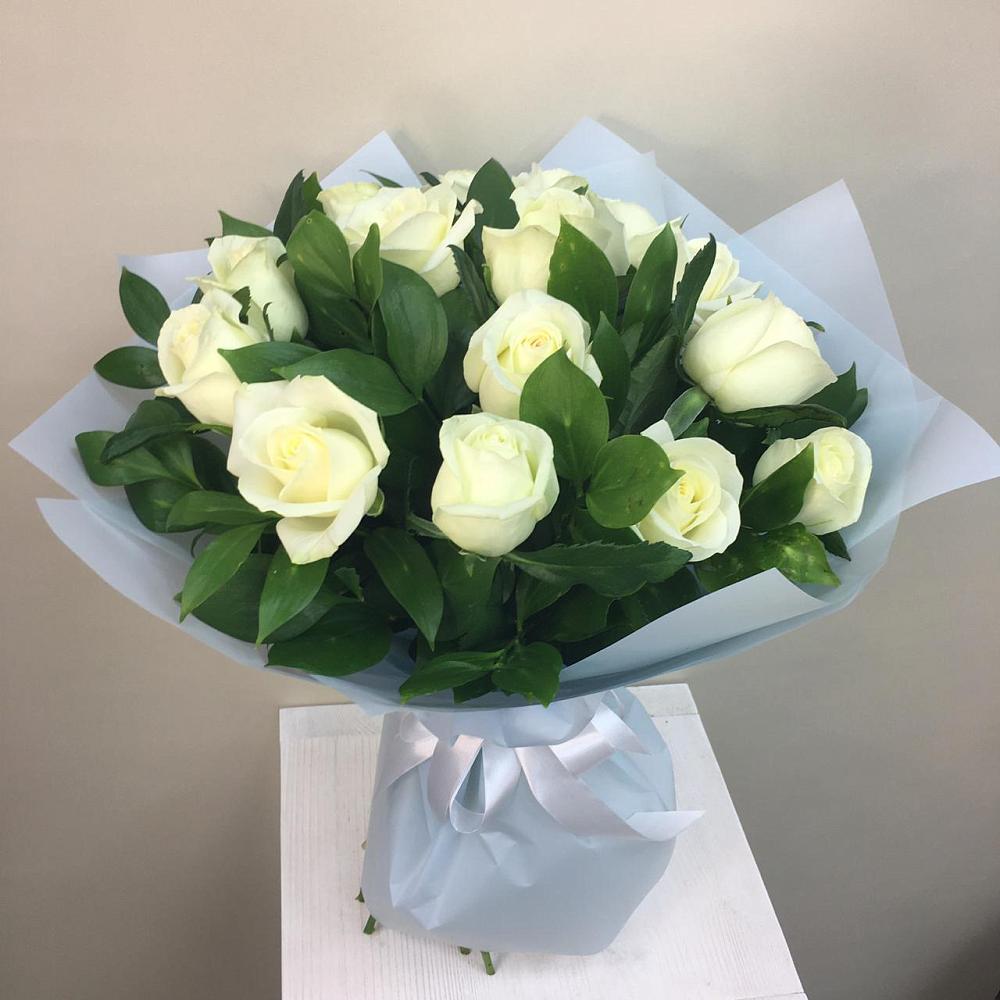 Букет 15 Белых роз Проуд в Демино