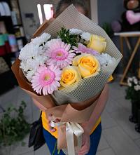Букет цветов из:  Герберы, Розы и Хризантемы в Демино