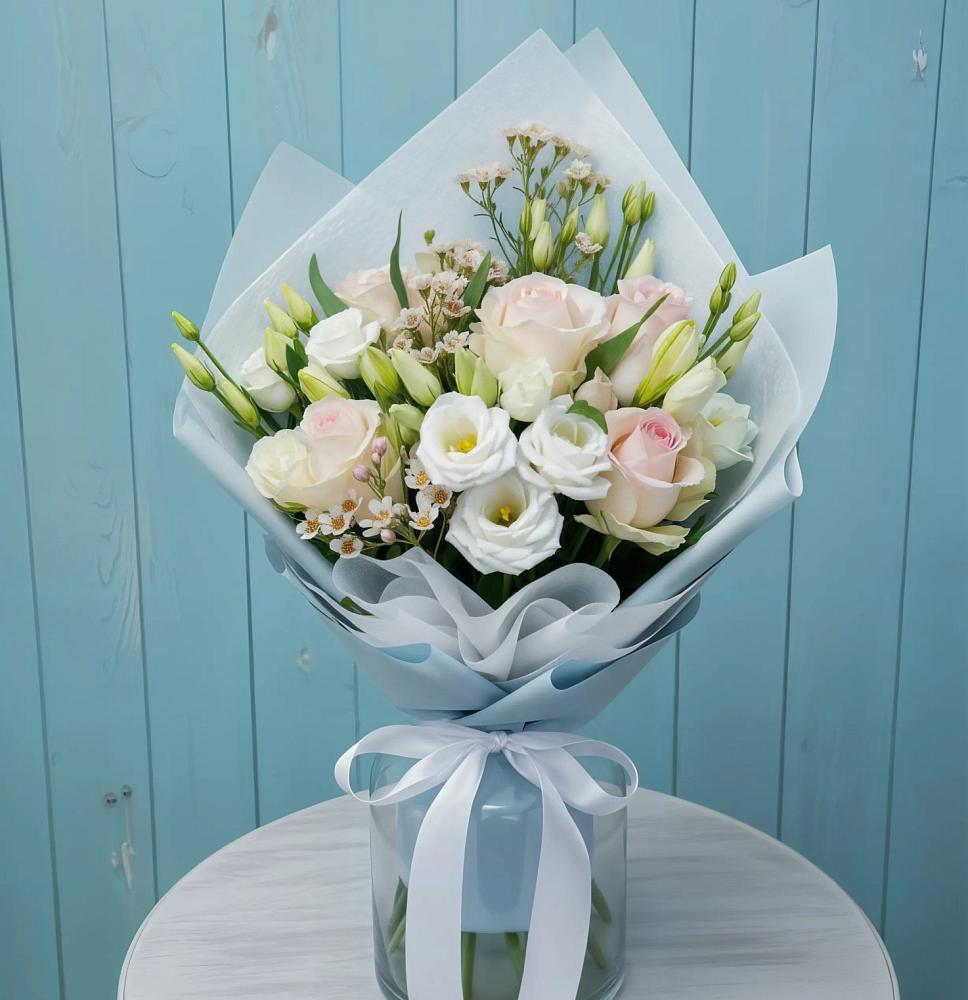 Букет цветов из: Розы и Лизиантусы в Демино