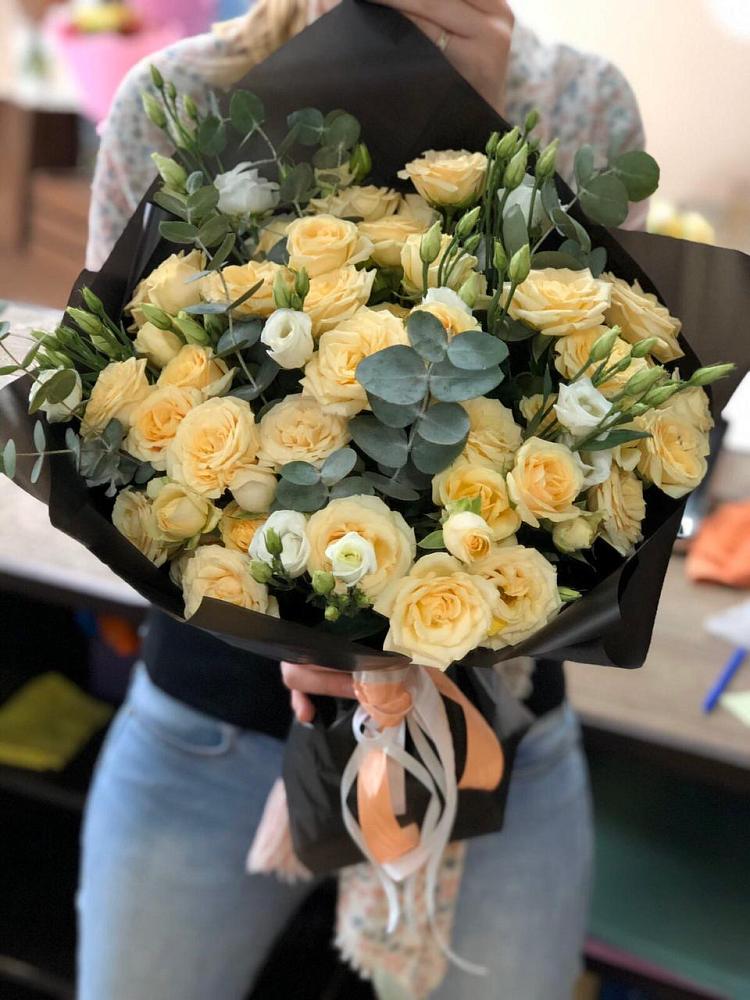 Букет цветов из: Розы и Лизиантусы в Демино