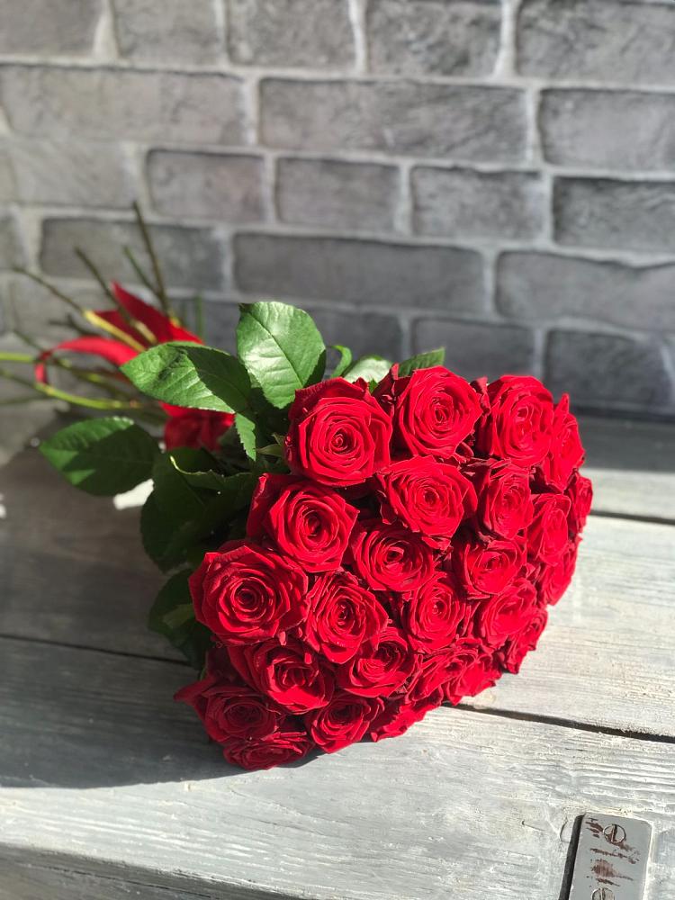 Букет Красные розы Фридом в Демино