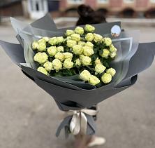 Букет Белые кустовые розы Солинеро в Демино