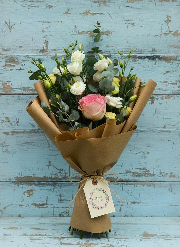 Букет цветов из: Розы и Лизиантусы в Демино