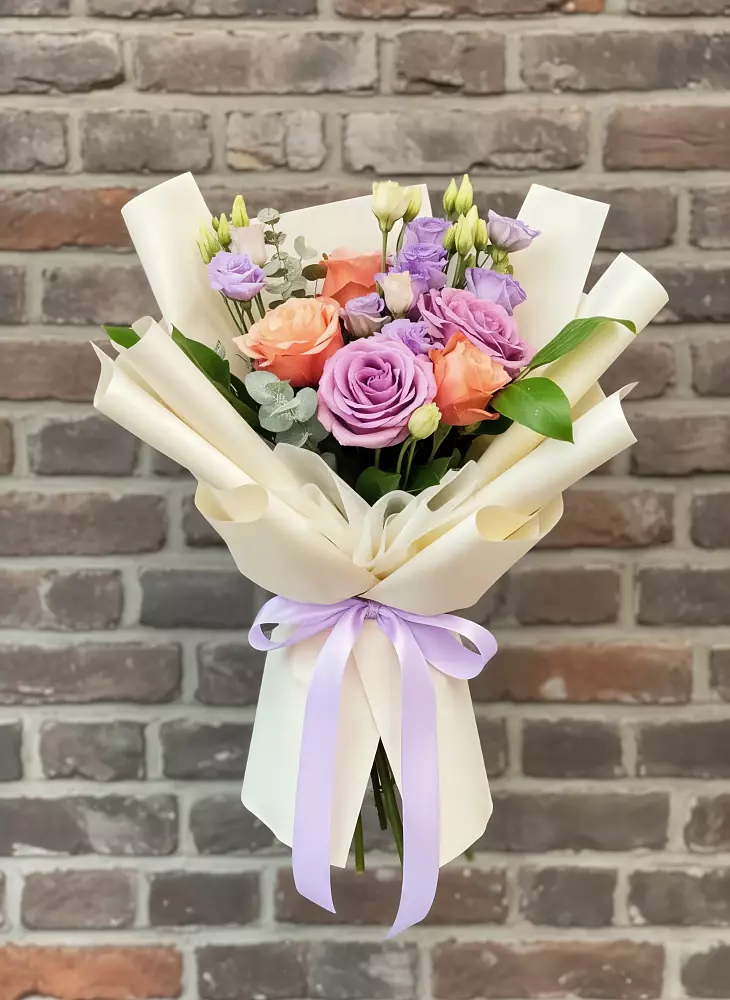 Букет цветов из: Лизиантусы и Розы в Демино