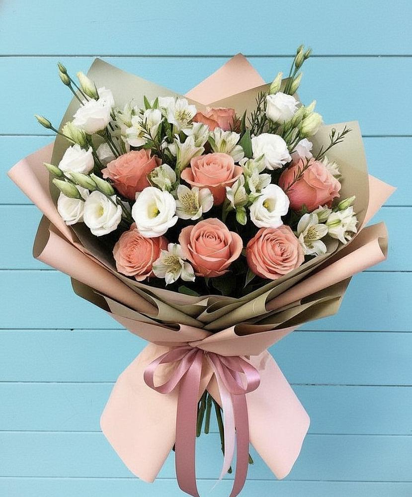 Букет цветов из: Розы, Альстромерии и Лизиантусы в Демино