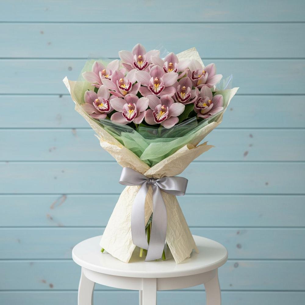 Букет цветов из: Орхидеи и Розы в Демино