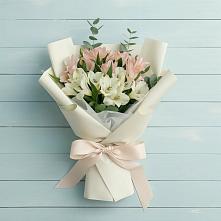 Букет цветов из:  Альстромерии в Демино