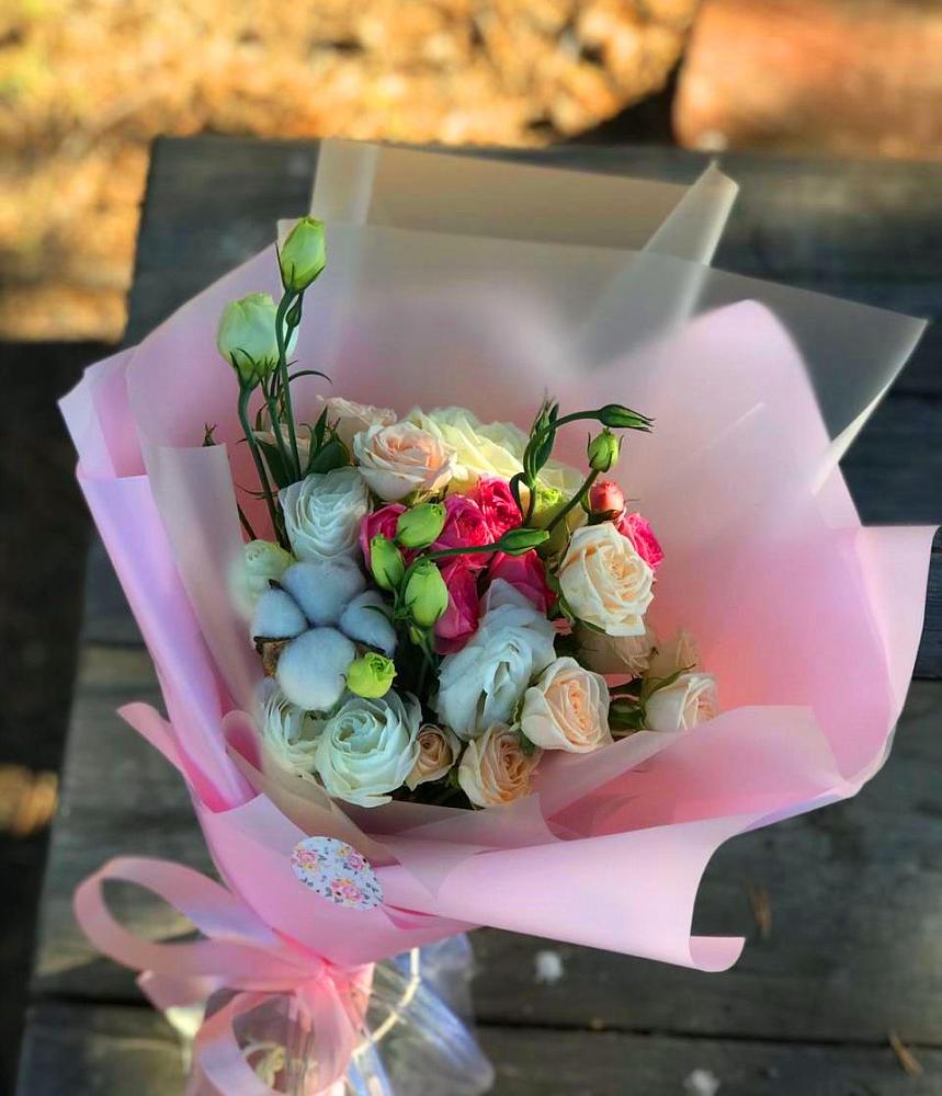 Букет цветов из: Розы и Лизиантусы в Демино