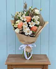 Букет цветов из:  Альстромерии, Лизиантусы, Розы и Хризантемы в Демино