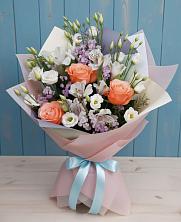 Букет цветов из:  Лизиантусы, Розы, Альстромерии и Гипсофила в Демино