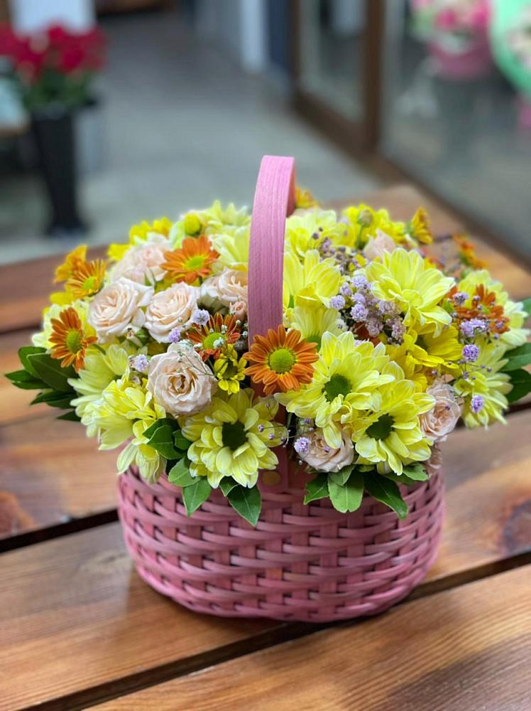 Цветочная композиция из Хризантемы и Розы в корзине в Демино