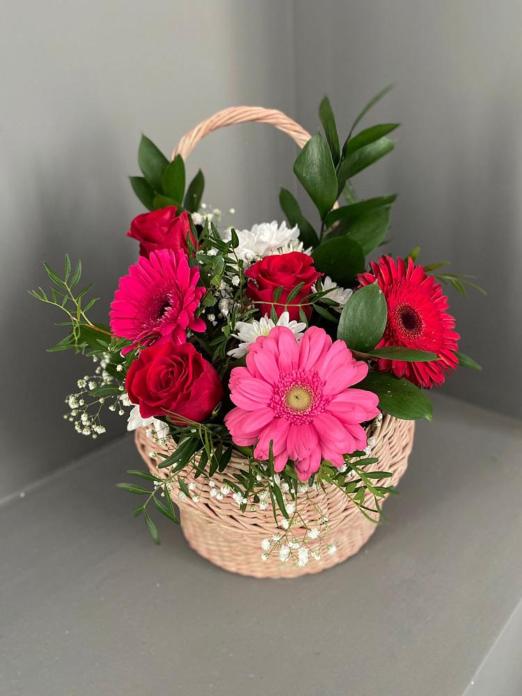Цветочная композиция из Розы, Хризантемы и Герберы в корзине в Демино
