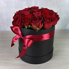 Цветочная композиция из Розы в шляпной коробке в Демино