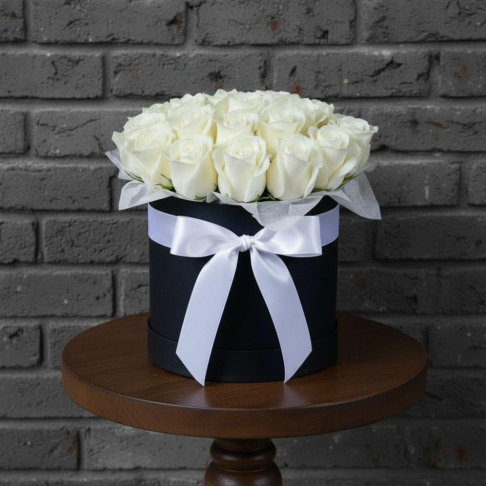 Цветочная композиция из Розы в шляпной коробке в Демино