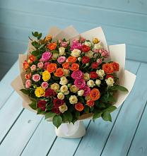 Букет Микс из разноцветных кустовых роз в Демино