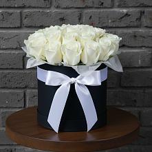 Цветочная композиция из Розы в шляпной коробке в Демино